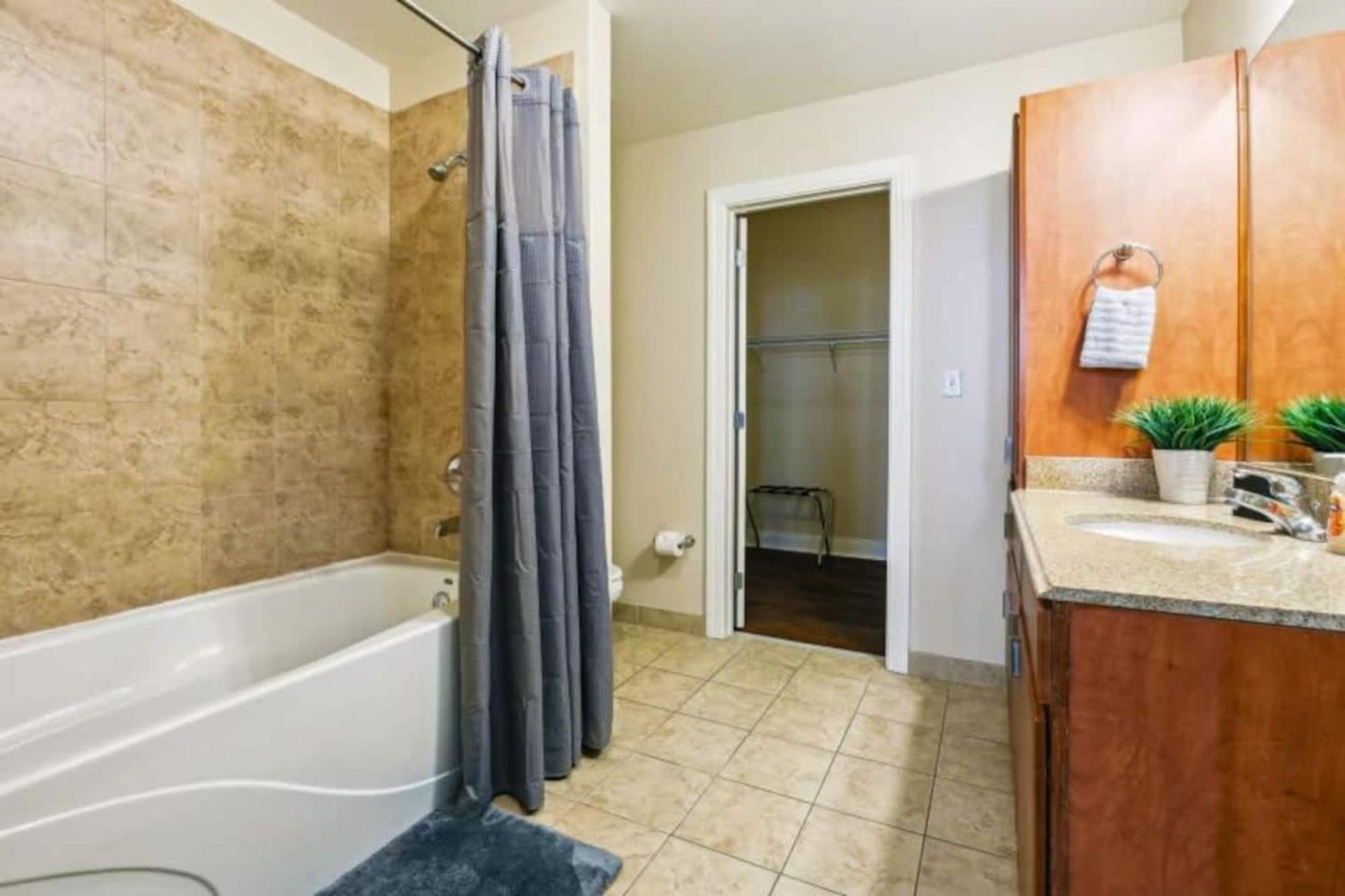 Delightful Downtown Modern * New Orleans