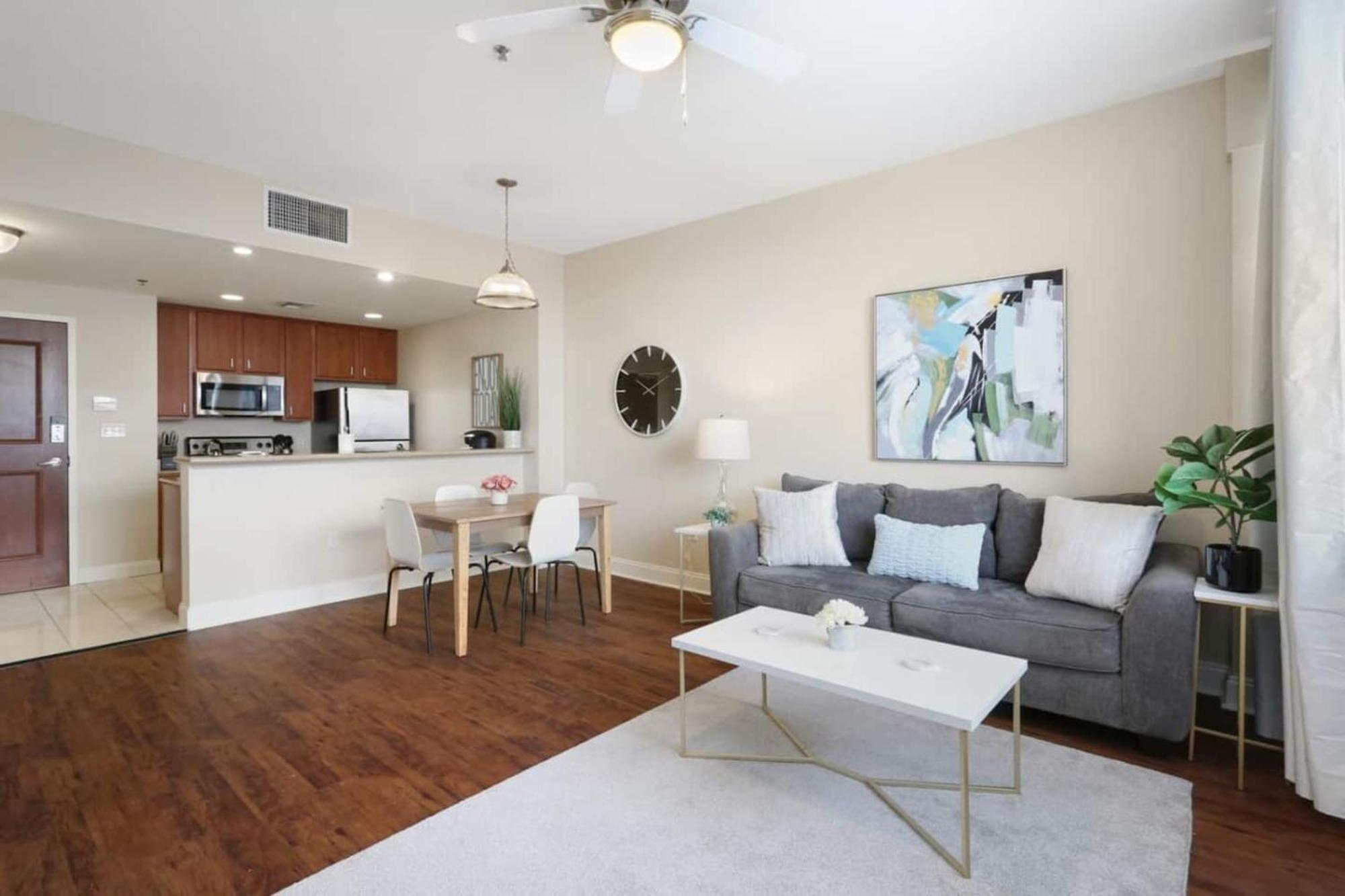 Delightful Downtown Modern * New Orleans