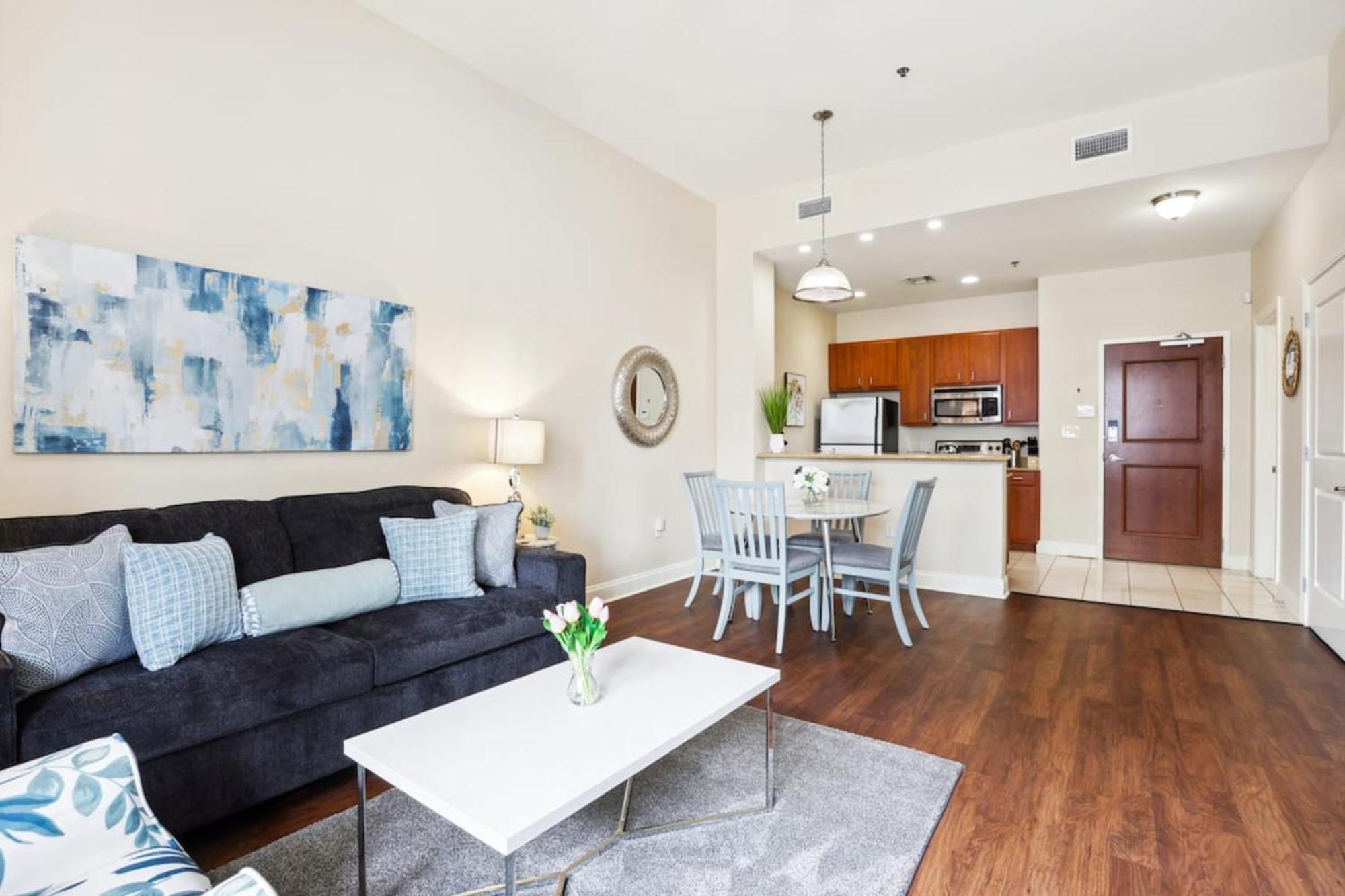 Delightful Downtown Modern * New Orleans
