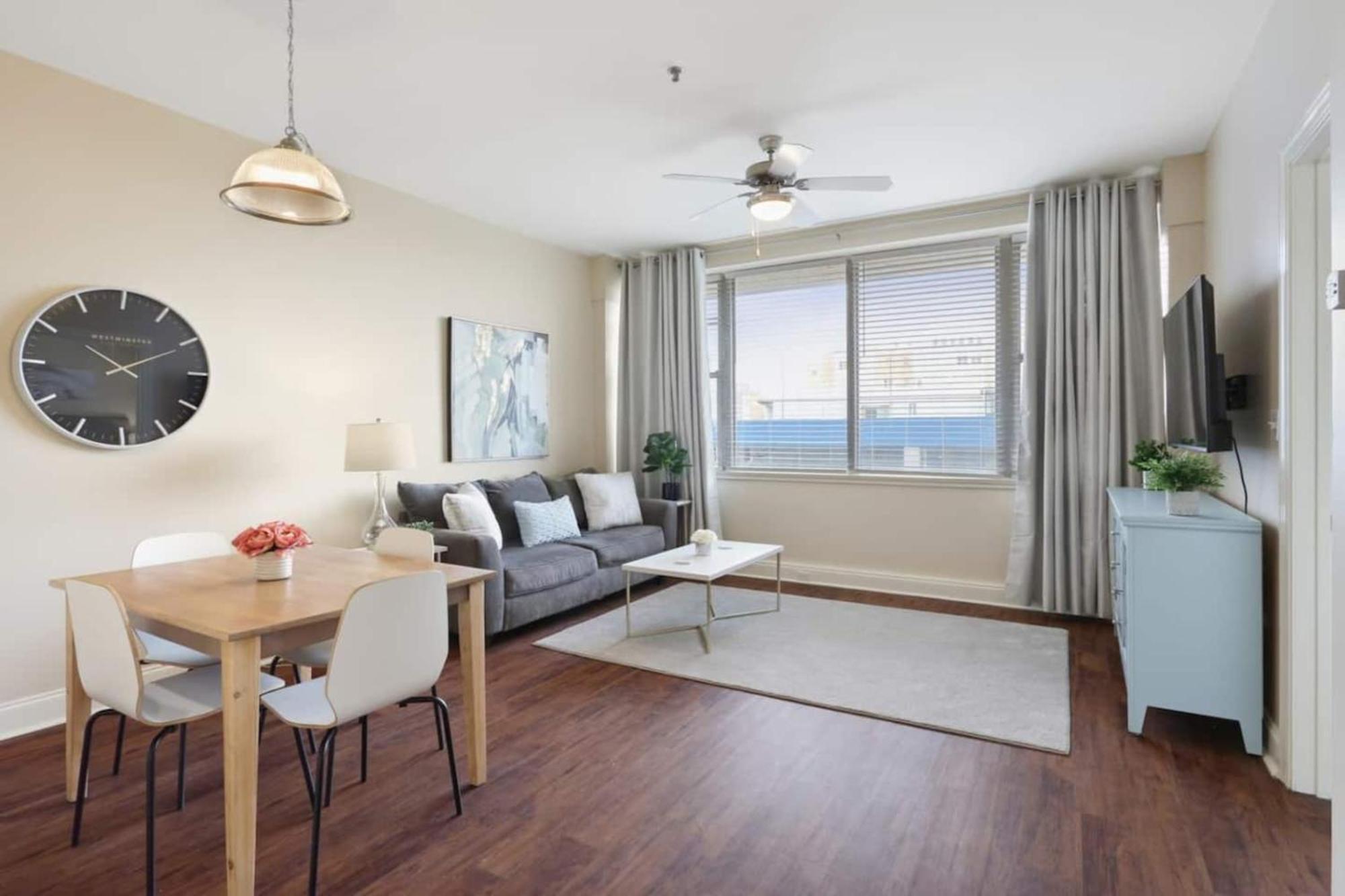 Apartment Delightful Downtown Modern